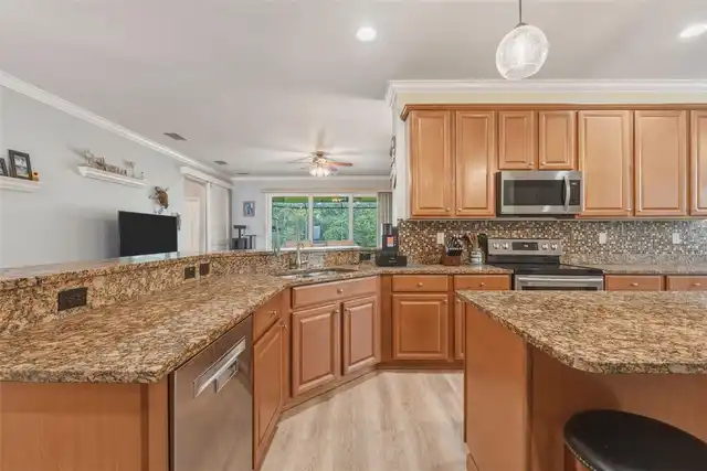 Listing Photo 9