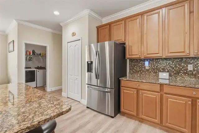 Listing Photo 11