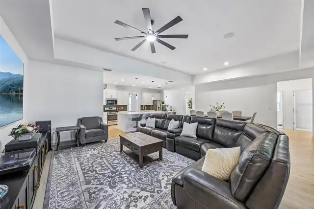 Listing Photo 8