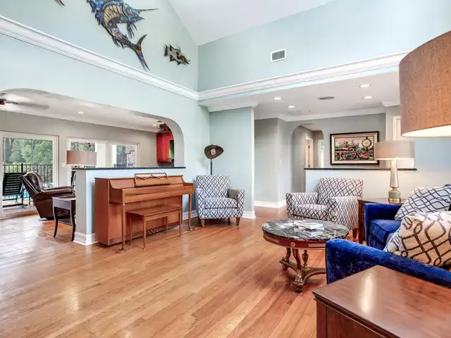 Listing Photo 12