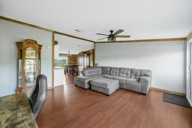 Listing Photo 14