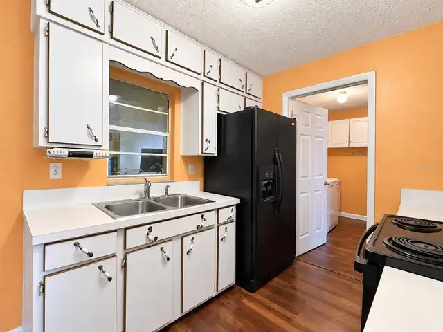 Listing Photo 8