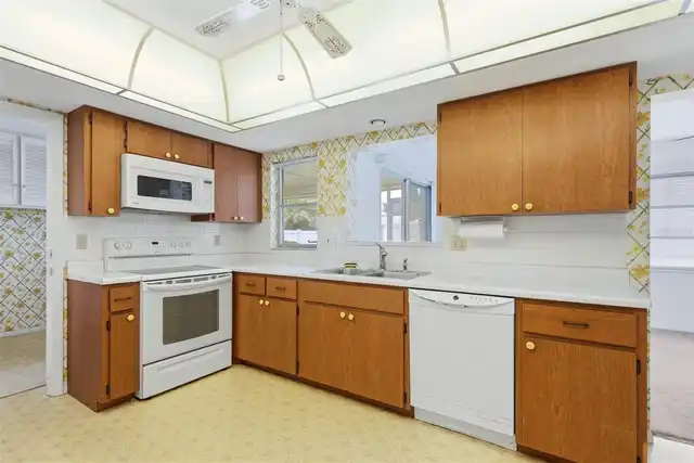 Listing Photo 12