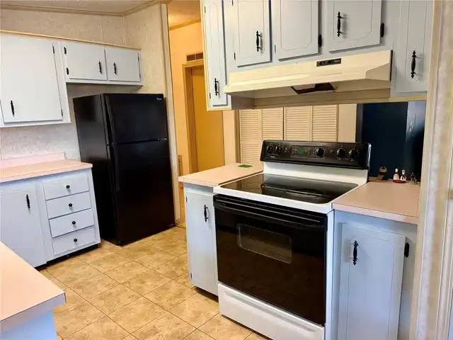 Listing Photo 8