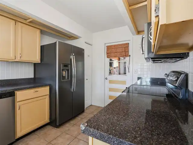 Listing Photo 8