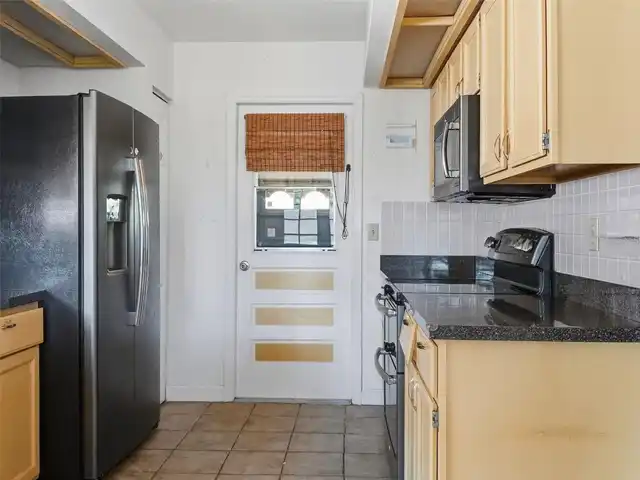 Listing Photo 9