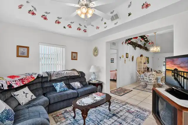 Listing Photo 11