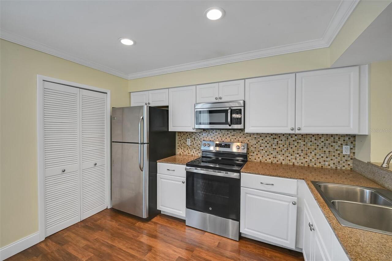 Listing Photo 8