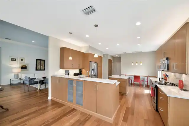 Listing Photo 9