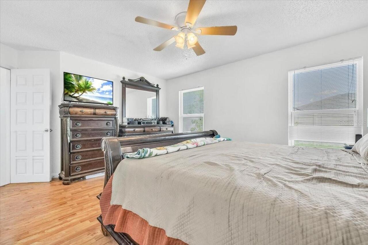 Listing Photo 12