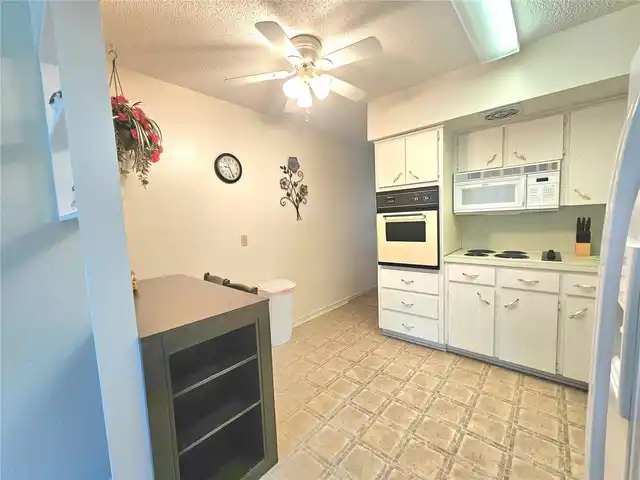 Listing Photo 10