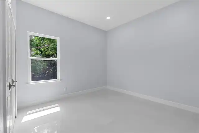 Listing Photo 24
