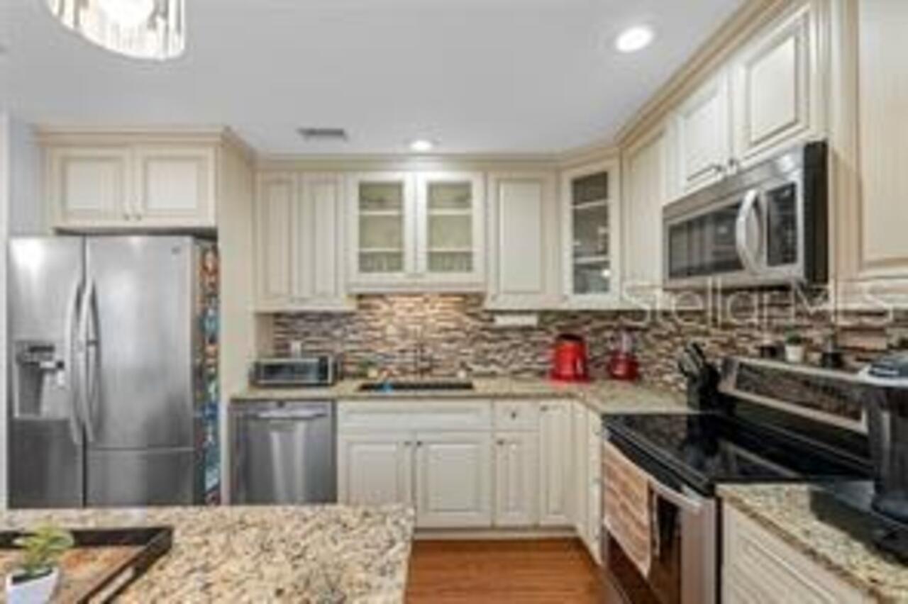 Listing Photo 11