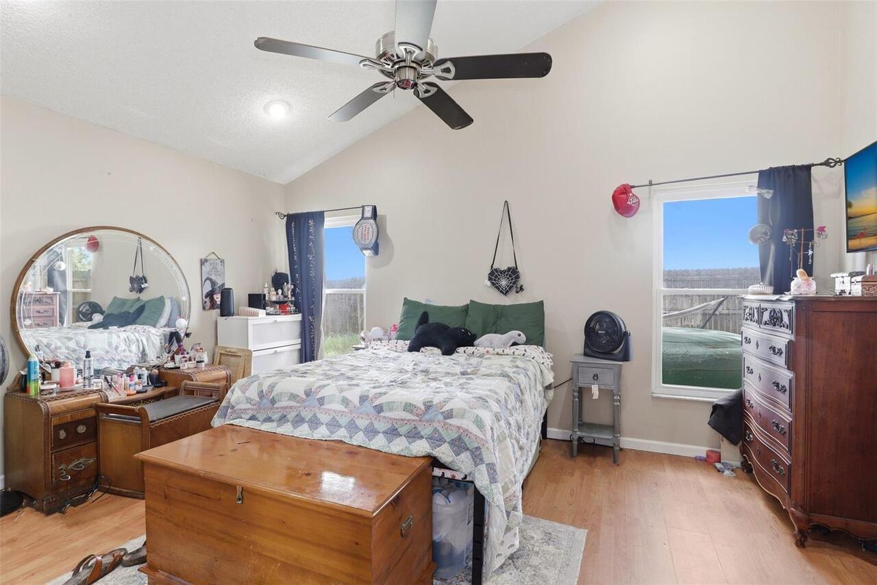 Listing Photo 11