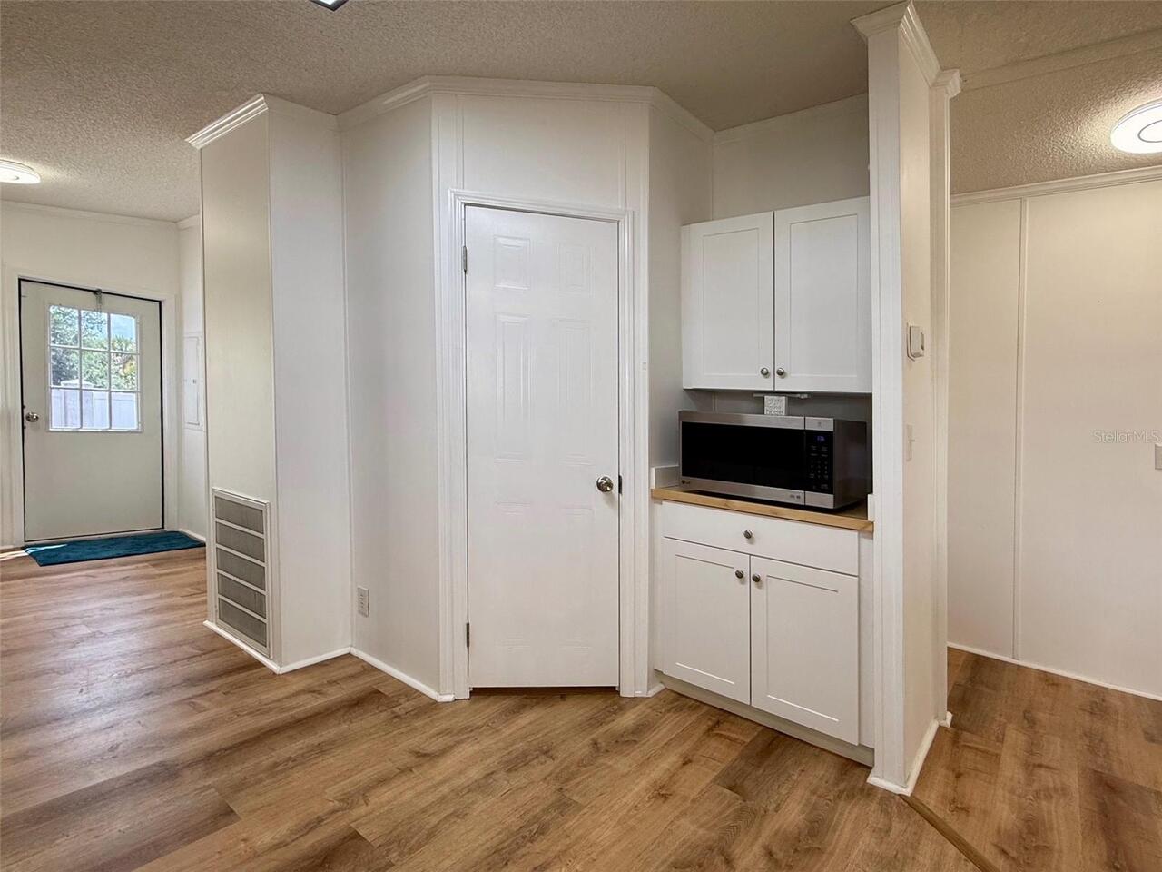 Listing Photo 8