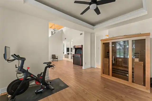 Listing Photo 11