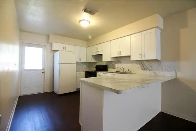 Listing Photo 7