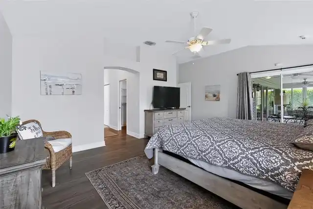 Listing Photo 12