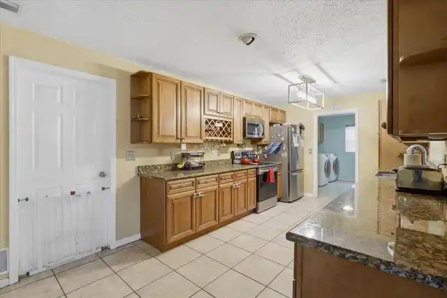 Listing Photo 7