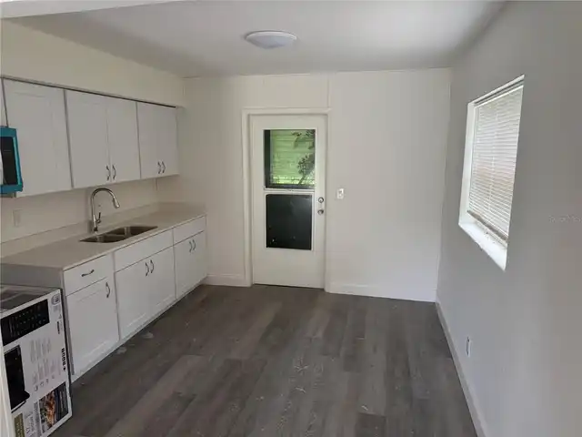 Listing Photo 11