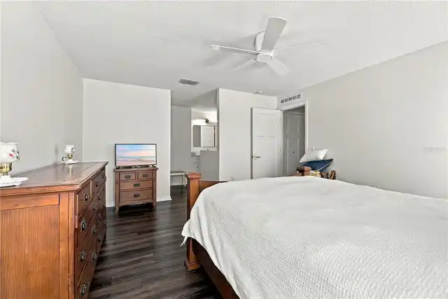 Listing Photo 24