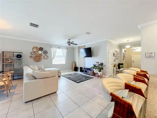 Listing Photo 12