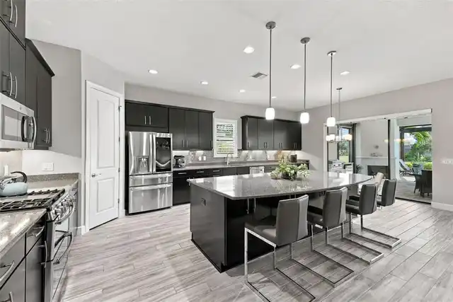 Listing Photo 11