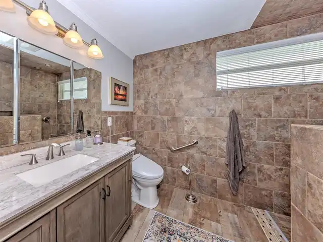 Listing Photo 14