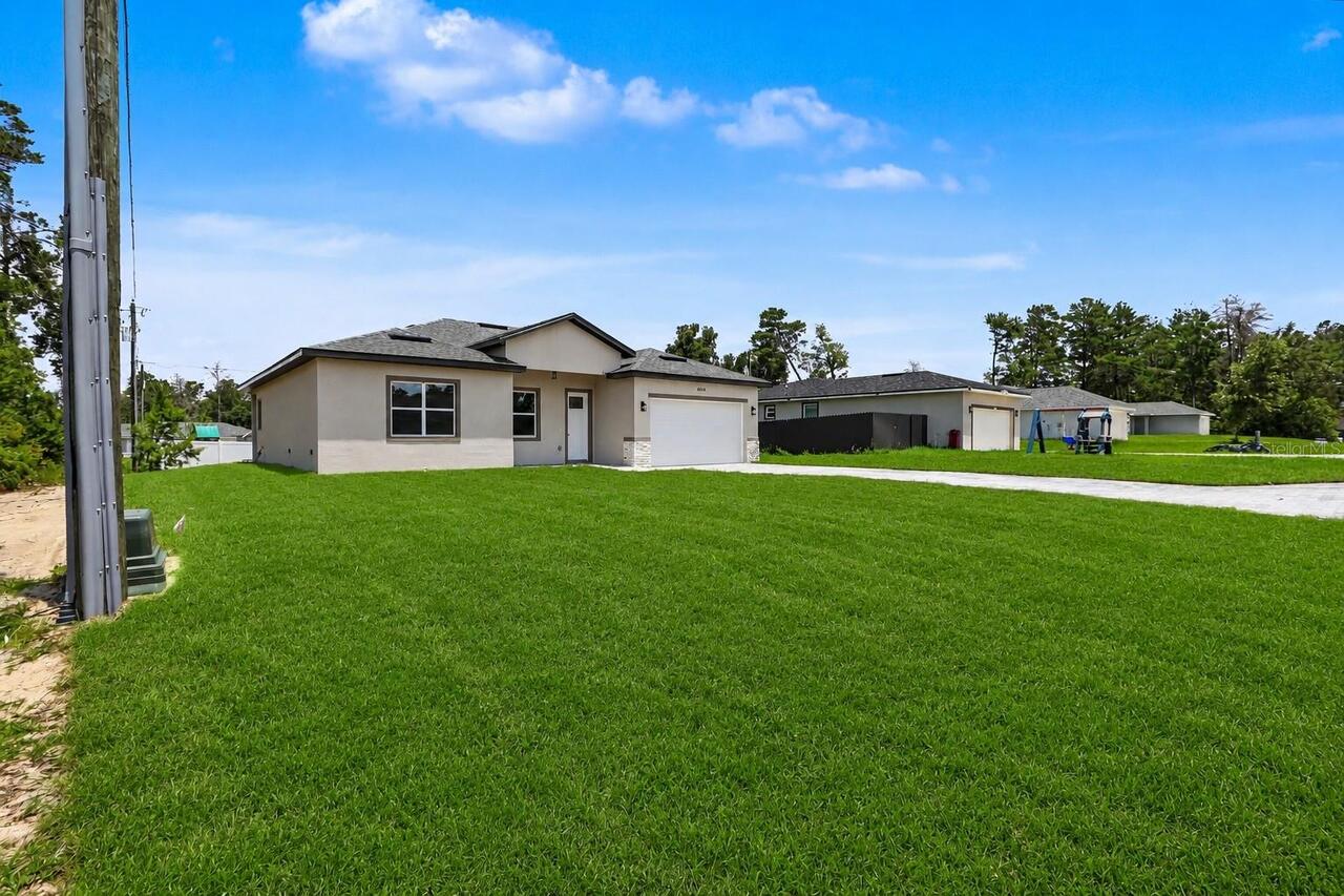 Listing Photo 12