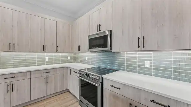 Listing Photo 12