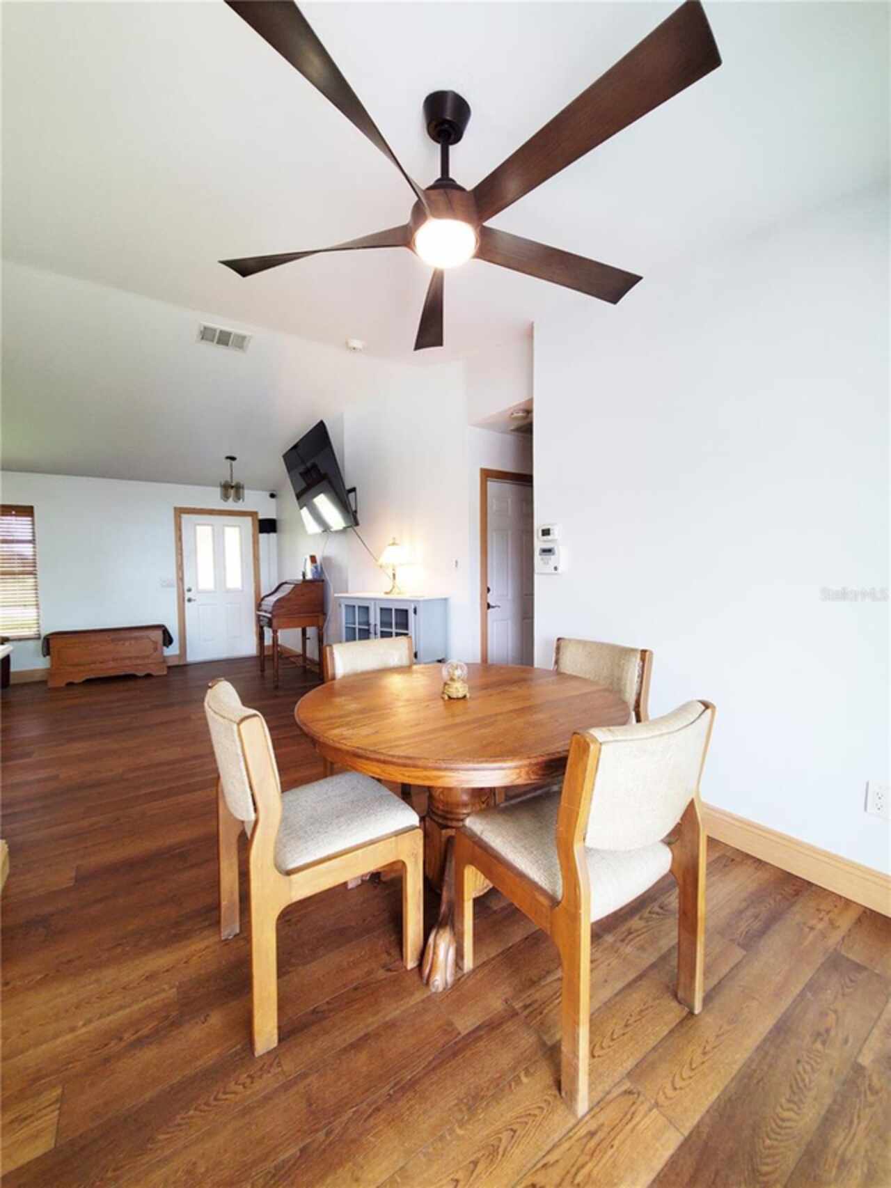 Listing Photo 10