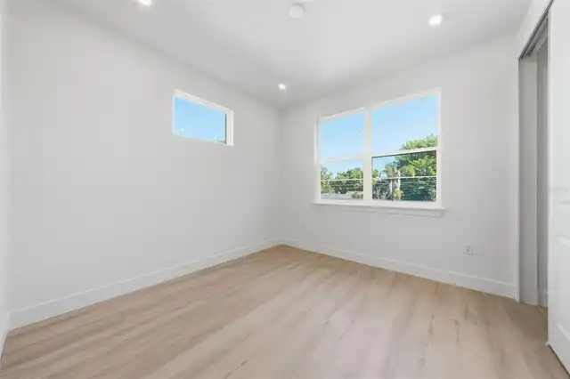 Listing Photo 28