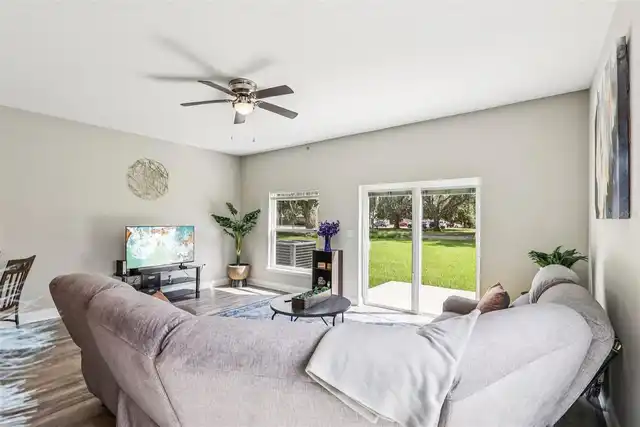 Listing Photo 11