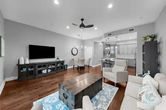 Listing Photo 9