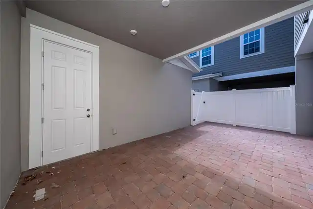 Listing Photo 11