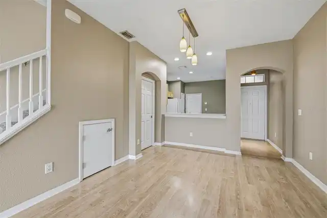 Listing Photo 12