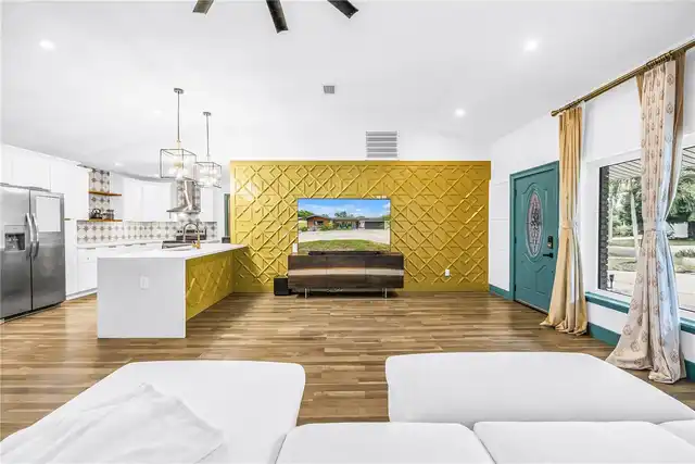 Listing Photo 11