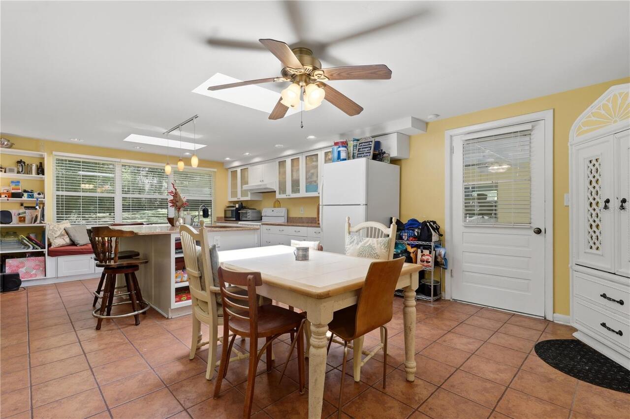 Listing Photo 10