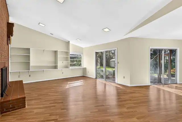 Listing Photo 12