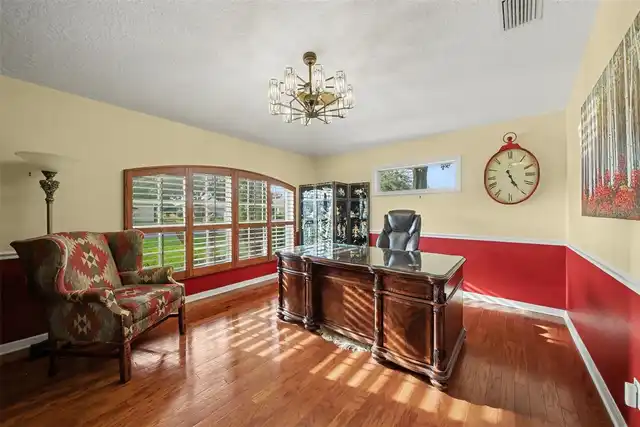 Listing Photo 11