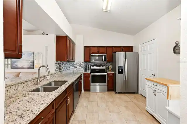 Listing Photo 9