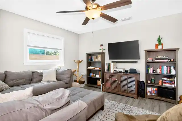 Listing Photo 8