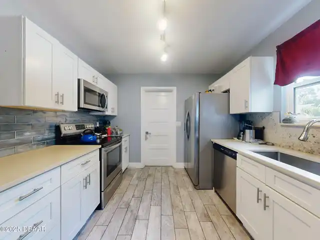 Listing Photo 8