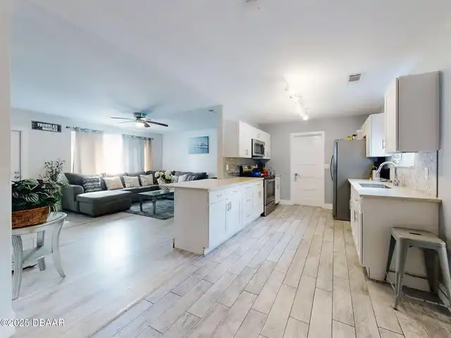 Listing Photo 12