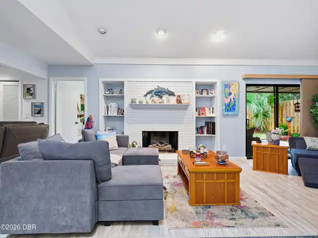 Listing Photo 9