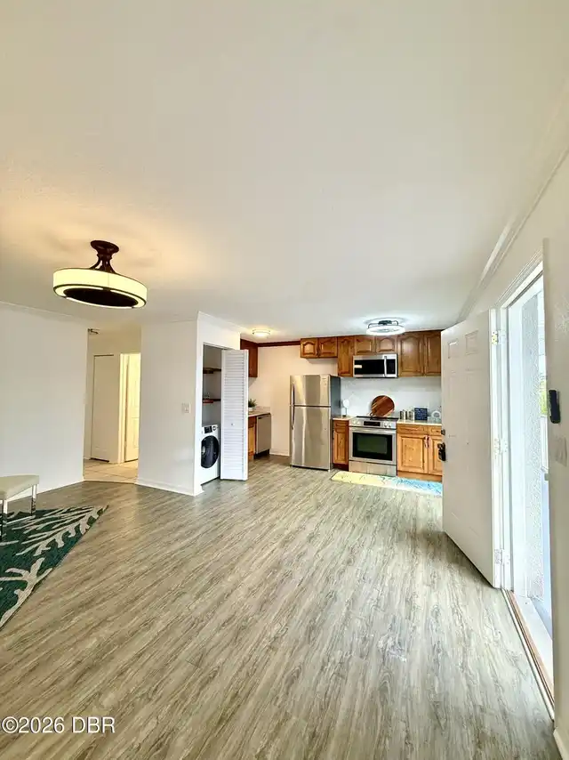 Listing Photo 12