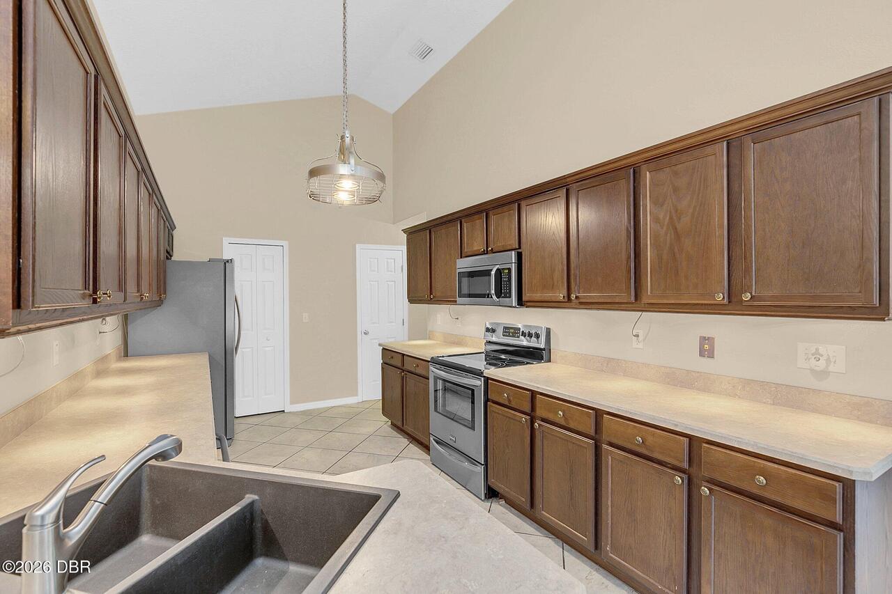 Listing Photo 12