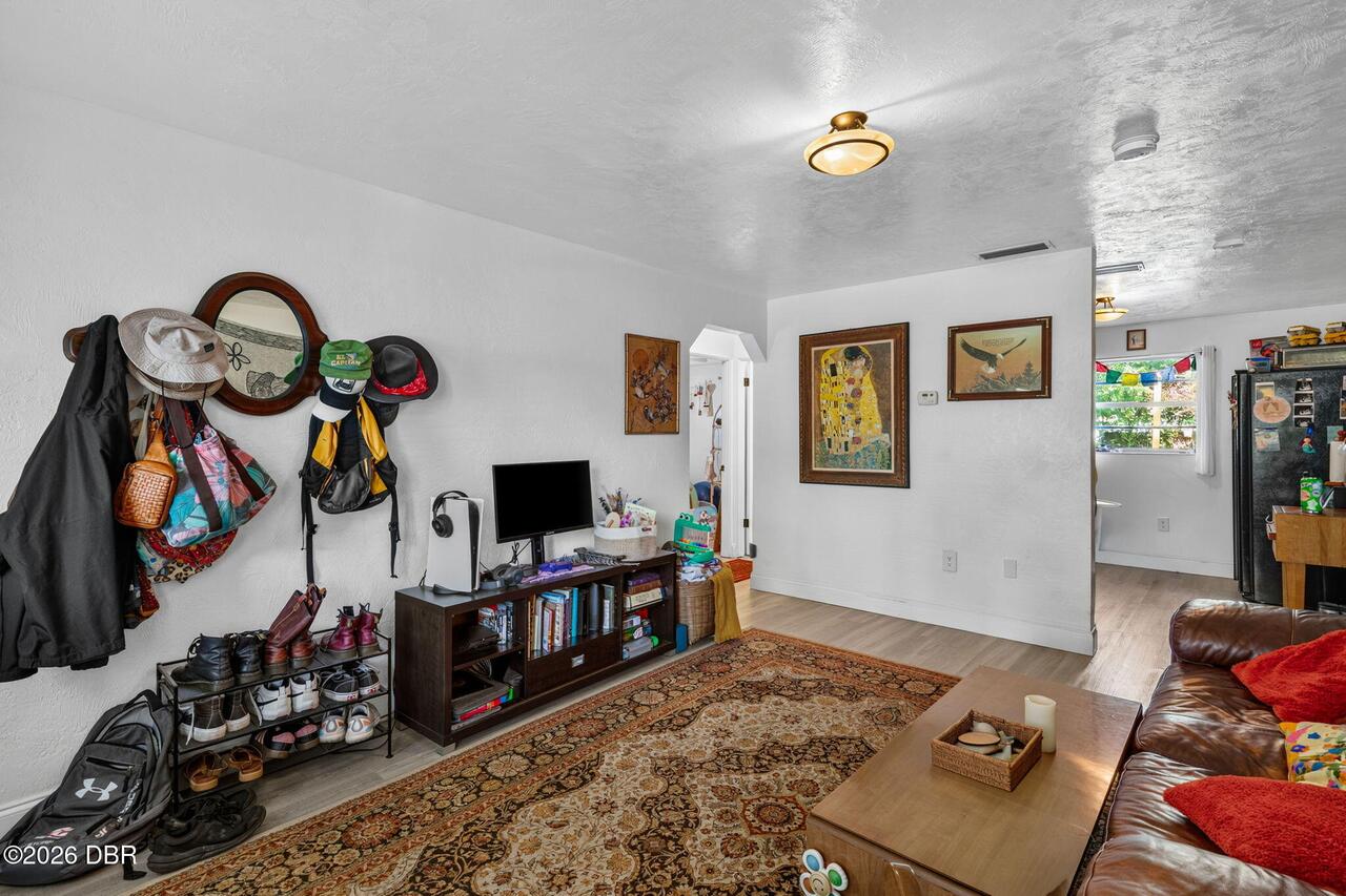 Listing Photo 8