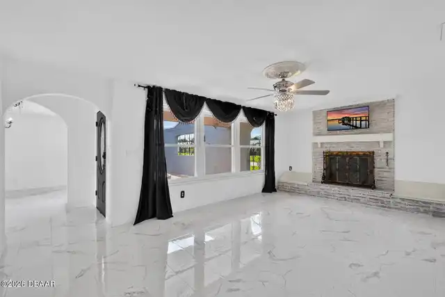 Listing Photo 12