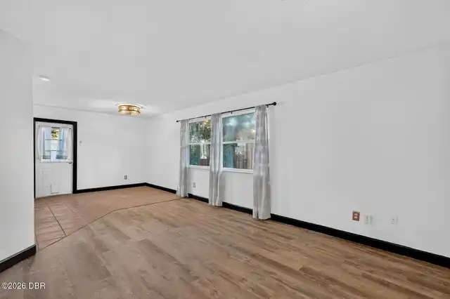 Listing Photo 10
